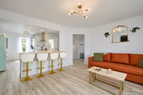 Victorian Penthouse 2 bedroom down town apt. - Image 3