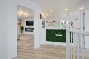 Victorian Penthouse 2 bedroom down town apt. - Image 2