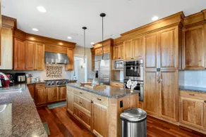 Stylish Bellevue 5BR/2.5BA Upper Unit | LEGO Fun! - Image 3