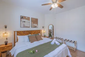 Stylish Downtown Farmhouse Apt (walk downtown!) - Image 2