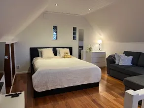 Apartment with lake view - Image 4