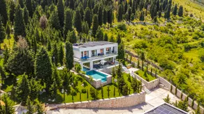 Horizon Villa Luxurious Lakefront Retreat by PikHost - Image 3