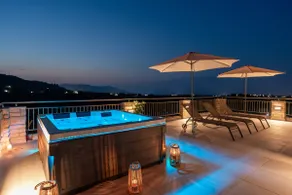 Lithus Retreat with Jacuzzi and 360 Views - Image 3