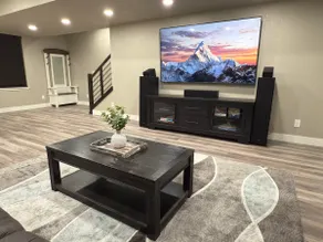 Modern Luxury Home Sleeps 10 - Image 3