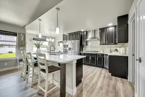 Modern Luxury Home Sleeps 10 - Image 2