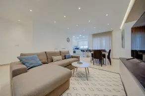 St Julians 3BR Apt Sleeps 6 Central and Stylish - Image 2