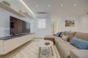 St Julians 3BR Apt Sleeps 6 Central and Stylish - Image 4