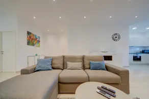 St Julians 3BR Apt Sleeps 6 Central and Stylish - Image 5