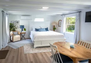 Private Studio | Walk to Food & Boating | King Bed - Image 2