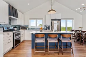 Peaceful Luxury Lakefront Escape - Sleeps 12 - Image 5