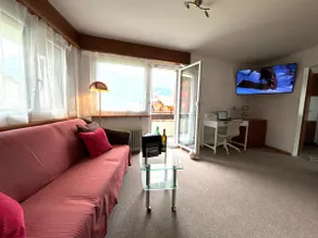 Central & Cozy Alpine Flat - Image 4