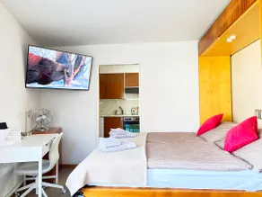 Central & Cozy Alpine Flat - Image 5