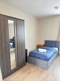 Robin's Annex: Cozy Studio,Heathrow | Free Parking - Image 2