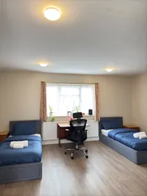 Robin's Annex: Cozy Studio,Heathrow | Free Parking - Image 3