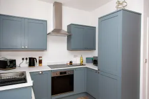 3 Beds | Parking | by Airport | Garden | Fast WiFi - Image 5