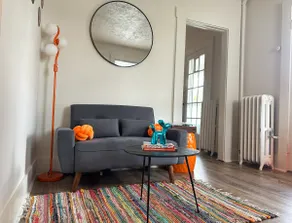 Groovy Getaway in Woodstock – Retro & Vinyl Vibes - Image 4
