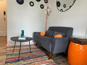 Groovy Getaway in Woodstock – Retro & Vinyl Vibes - Image 5