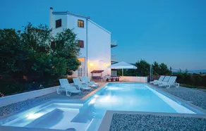 Penthouse overlooking Split w/ Pool and BBQ - Image 2