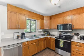 Bright & Spacious w/ Fast Wi-Fi - Image 4