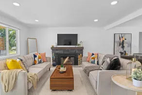Modern 4BR w/ AC + Yard Near Airport - Image 3