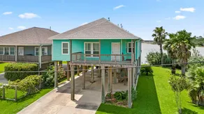 Bayfront Seabrook Retreat | Balcony Views Sleeps 6 - Image 4