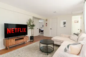 4BR AC Wifi Close to Downtown SPAC Shops Dogs - Image 4