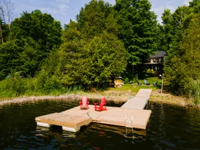 Tranquil Haven Overlooking Lake w/ HOT TUB - Image 4