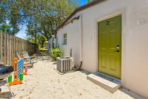 New Chic Studio with Private Entrance | Min Beach - Image 3