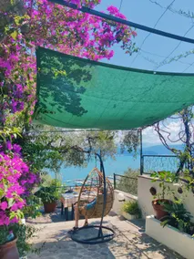 House with Garden and Sea View - Image 5