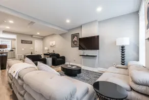 Spacious&Stylish Retreat in Point Breeze|Sleeps 13 - Image 5
