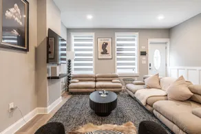 Spacious&Stylish Retreat in Point Breeze|Sleeps 13 - Image 2