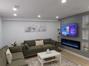 Modern, stylish & spacious home w/ King-size bed - Image 3