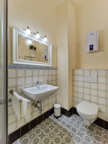 Charming apartment in historic building - Image 5