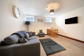 4 Bdr House with TV, Wifi, near Thetford town - Image 2