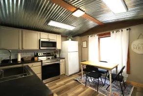 Cozy, Serene Cabin Sleeps 5 - Image 4