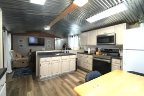 Cozy, Serene Cabin Sleeps 5 - Image 2