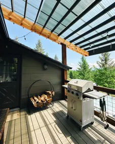 Soak & Stay Cabin Hideaway - Image 2