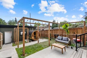 *Vibrant Luxurious* Game-Room| Large Bedrooms! - Image 4