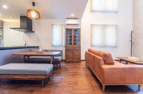 High-Ceiling Wooden Design Home | Spacious Entire Home with 4 Bedrooms | Up to 10 People | Parking Available | Near Maruyama Park - Image 3