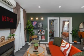 Designer 2BD 1BA | 25 min to NYC | 20 min to JFK - Image 3