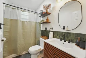 Designer 2BD 1BA | 25 min to NYC | 20 min to JFK - Image 5
