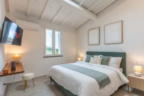 Charming Cottage with Beautiful Private Pool - Image 5