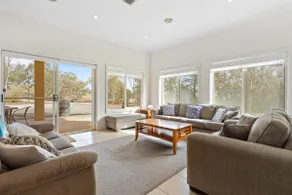 Lambert Estate Retreat - Image 2