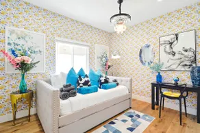 G. Joyful NoHo Pad: Universal 15, Sleeps 19, Yard - Image 4