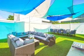 G. Joyful NoHo Pad: Universal 15, Sleeps 19, Yard - Image 5