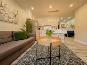 TOR Central Escape| 2BR + 1 Free Parking Spot - Image 5
