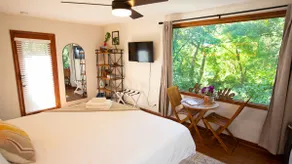 TREETOP LOFT Romantic Retreat - Image 5