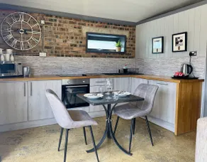 Hot Tub Hideaway - Image 4