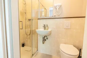 Stylish Room with Private Bath | Mariahilferstraße - Image 5
