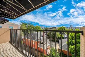 Montrose Retreat | Walk to Dining + Skyline Views - Image 4